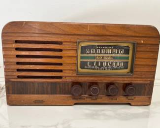 Lot 7718 RCA Victor Victrola Radio