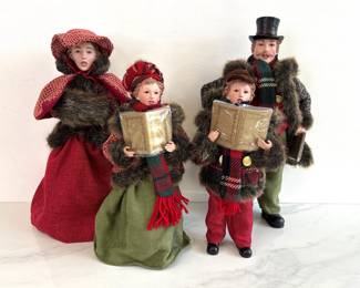 Lot 7811 Victorian Dickens Style Christmas Caroler Family Figurines