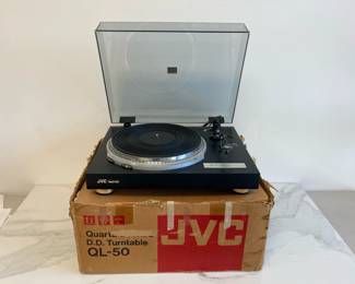 Lot 7763 JVC QL50 QuartzLocked Direct Drive Turntable