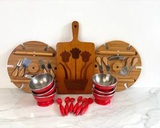 Lot 7817 Bambusi Portable Picnic Table Stands  Cutting Board  Zak Modern Bowls  Spoons