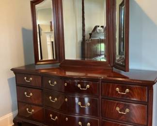 Thomasville Flame Mahogany Vanity Dresser