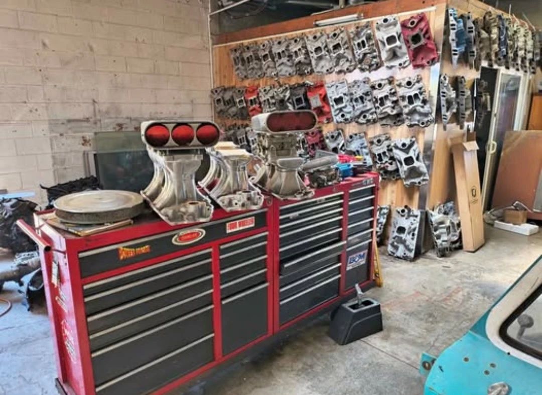 Weinan Tunnel Rams, intake manifolds, Edelbrock carburetors