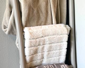 Blanket ladder display rack