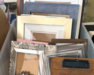 Picutre frames in assorted sizes