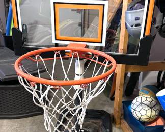 Baketball hoop for swimming pool