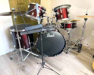 Pearl drum kit
