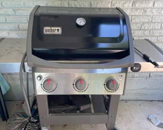 Weber Grill comes with cover
