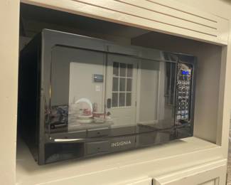Insignia microwave oven