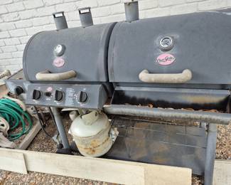 Char-Grillgrill and smoker combo