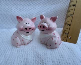Josef Originals Piggy Salt and Pepper Shakers $5.00