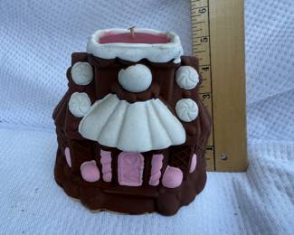 Avon Gingerbread Candle $3.00