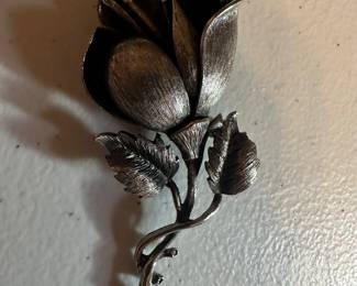 Flower Brooch $8.00