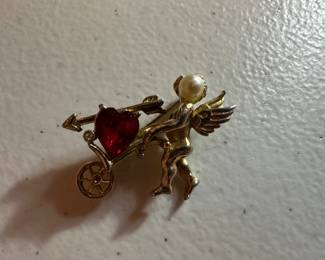 Cupid with Heart in Cart $4.00