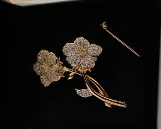 Swarovski Flower Brooch the Pin is off the back $10.00