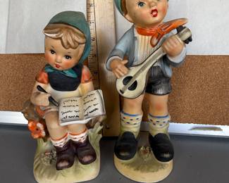 2 Figurines $8.00