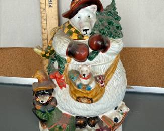 WCL Ceramics Cookie Jar has a chip $8.00