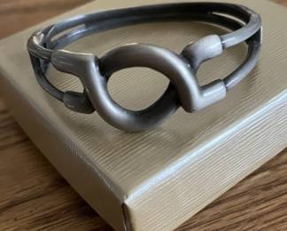 Hinged Braclet $12.00