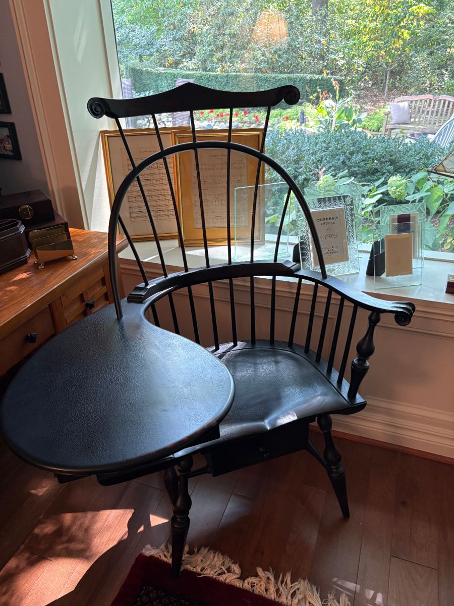 Historical Philadelphia Writing Desk in excellent condition