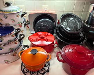 Dutch oves - like new and Villroy & Bock pots with lids