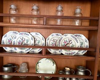 Set of 6 Winkle Whielden Ware plates, pewter measuring set, 4 glass apothecary jars, and more