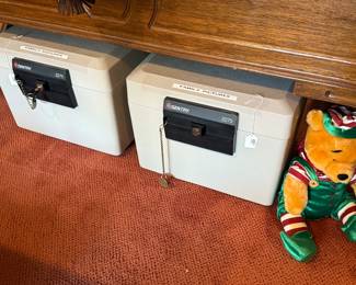 5 or so Sentry small locking safes #2275