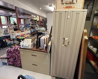 Locking cabinet, 2 drawer file cabinet