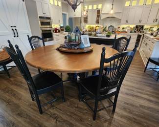 Round Dining Table and 8 Chairs