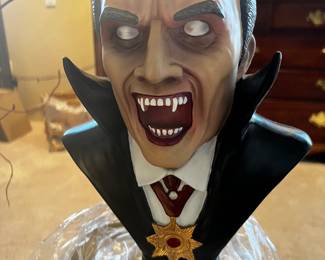 Count Dracula Statue 13” w/box
W/bowl Halloween treats…perfect