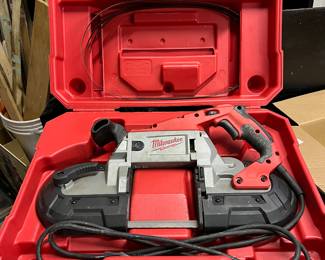 Milwaukee Deep Cut Band Saw
