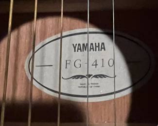 Yamaha Acoustic Guitar w/Case (FG 410) 