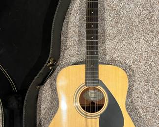 Yamaha Acoustic Guitar w/Case (FG 410) 