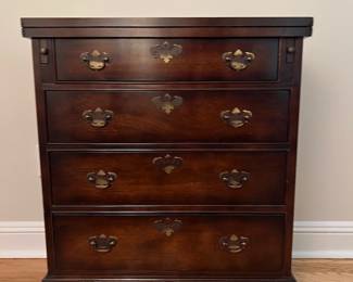 Chest, Extentable Table