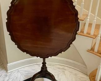 Pie Crust table, tilt top