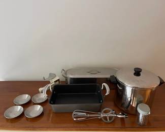 Assortment of Kitchen Items