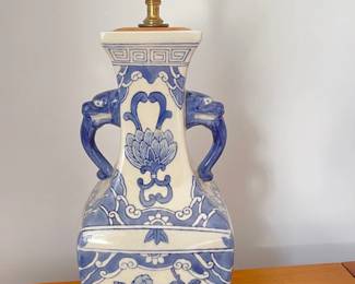 Vase table lamp, Blue and white
