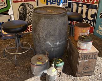1902 BARREL TABLE WITH 2 STOOLS AND SAFETY GLASS TOP