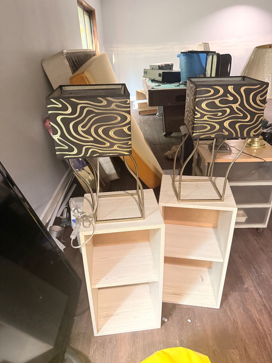 Pair of lamps for 50
Pair of shelves for 35