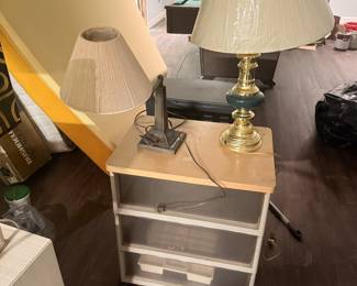 Small drawer for 20, lamps for 20 each