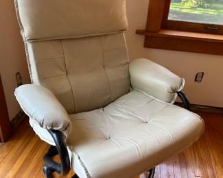 Nice comfortable leather chair