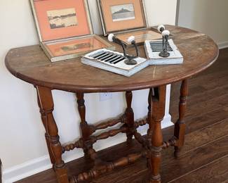 $125 Antique gate leg table; approx. 29.5" x 35.5" (with legs extended)