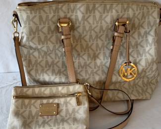 001 Michael Kors Tote With Matching Wristlet , Great Condition