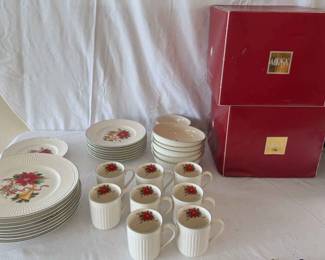 Mikasa Italian Holiday Dinnerware Set