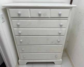 Vintage Dresser With 6 Drawers