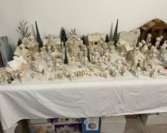 Precious Moments sugar Town & Nativity