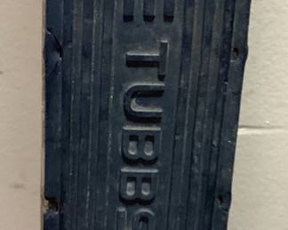 1920-1930S TUBBS DOWNHILL SKIS, VTG BONNA NORWEGIAN CROSS COUNTRY SKIS AND SKILOM POLES. (ONE OF THE TUBBS SKIS MISSING RUBBER TUBBS PAD