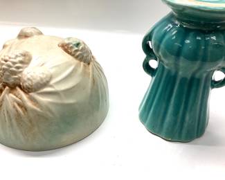 4 PCS LIGHT DAMAGED McCOY POTTERY 4 PCS LIGHT DAMAGED McCOY POTTERY. HAPPY MUGS ARE CHIPPED. BOWL AND VASE HAVE MINOR FRACTURES. SEE PHOTOS.
