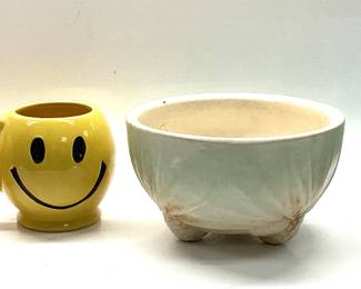 4 PCS LIGHT DAMAGED McCOY POTTERY 4 PCS LIGHT DAMAGED McCOY POTTERY. HAPPY MUGS ARE CHIPPED. BOWL AND VASE HAVE MINOR FRACTURES. SEE PHOTOS.