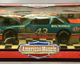 ERTL AMERICAN MUSCLE RICHARD PETTY STP GRAND PRIX DIE CAST CAR