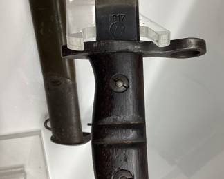 2 WW1 BAYONETS 1917 WINCHESTER, 1907 WILKINSON, 2 WW1 BAYONETS, RARE 1917 U.S ISSUE WINCHESTER. U.S 1917 WITH FIRST TYPE-FIRST VARIATION SCABBARD. BRITISH 1907 WILKINSON
