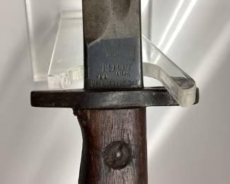 2 WW1 BAYONETS 1917 WINCHESTER, 1907 WILKINSON, 2 WW1 BAYONETS, RARE 1917 U.S ISSUE WINCHESTER. U.S 1917 WITH FIRST TYPE-FIRST VARIATION SCABBARD. BRITISH 1907 WILKINSON
